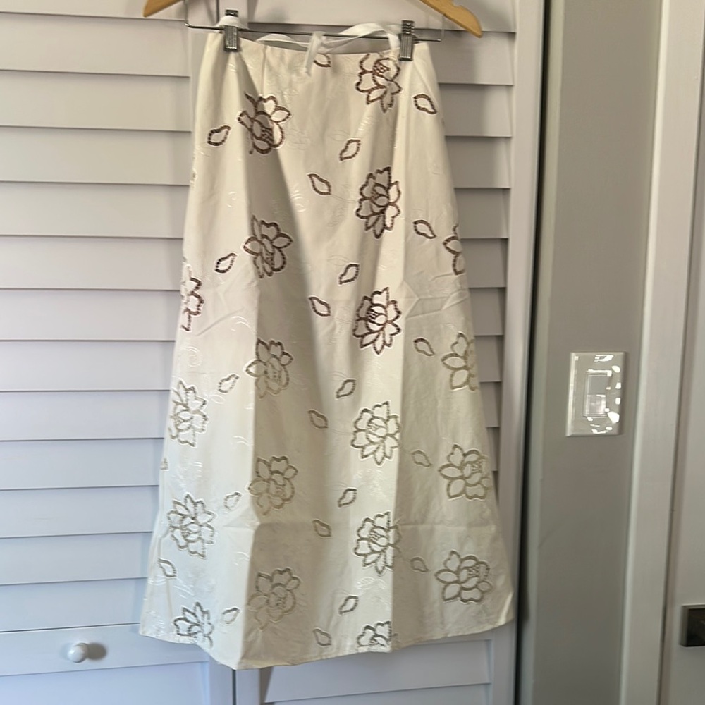 Floral Embroidered Cream Skirt